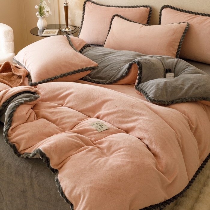 91家纺网 家纺一手货源 找家纺 早晨家纺 2025新款双拼牛奶绒-单被套 双拼玉色+浅灰