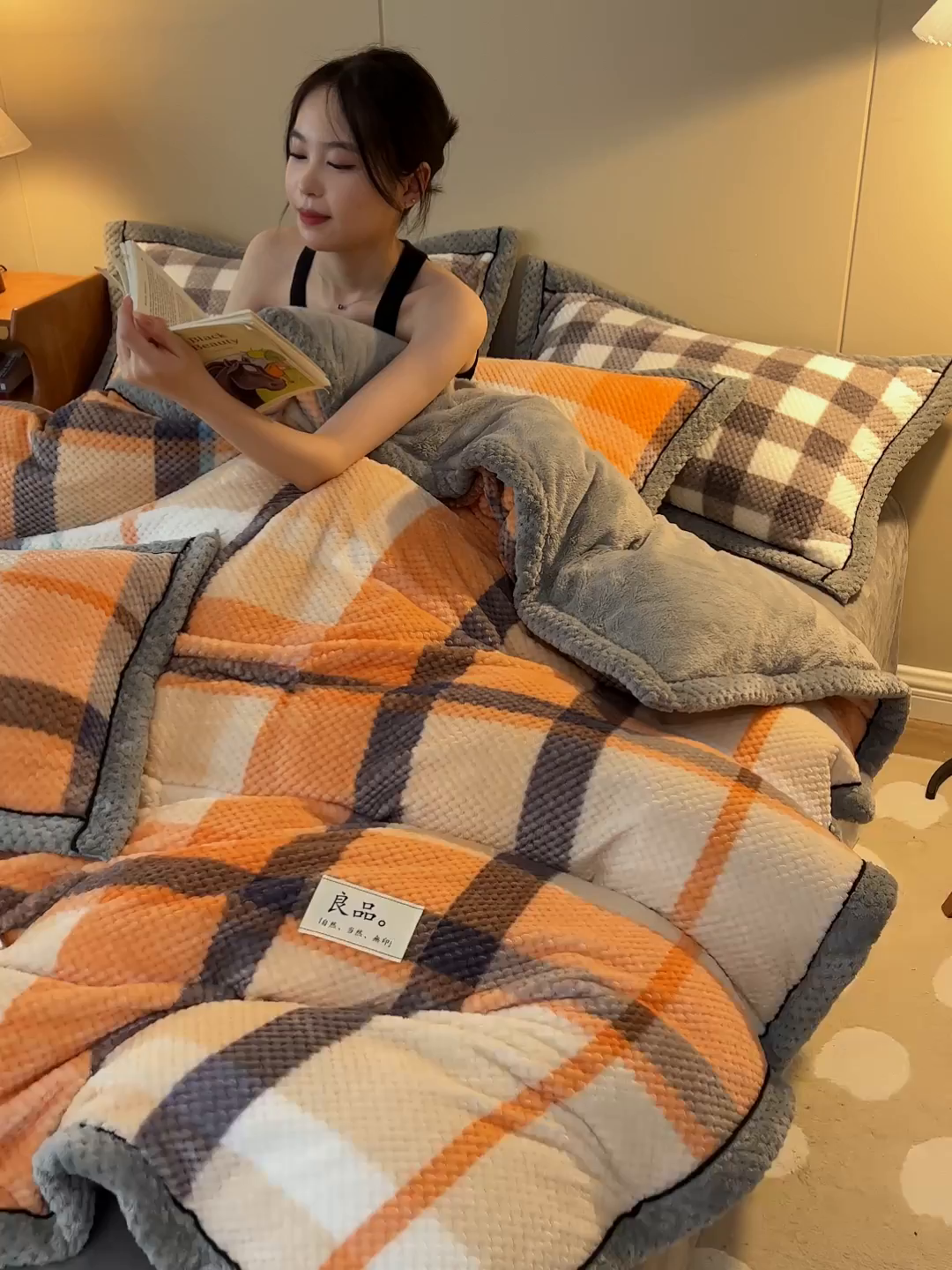 91家纺网 家纺一手货源 找家纺 早晨家纺 2025新款豆豆款菠萝格-可拆卸冬被 豆豆绒-大格橙
