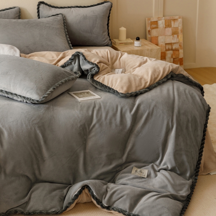 91家纺网 家纺一手货源 找家纺 早晨家纺 2025新款双拼牛奶绒-单被套 双拼浅灰+米驼