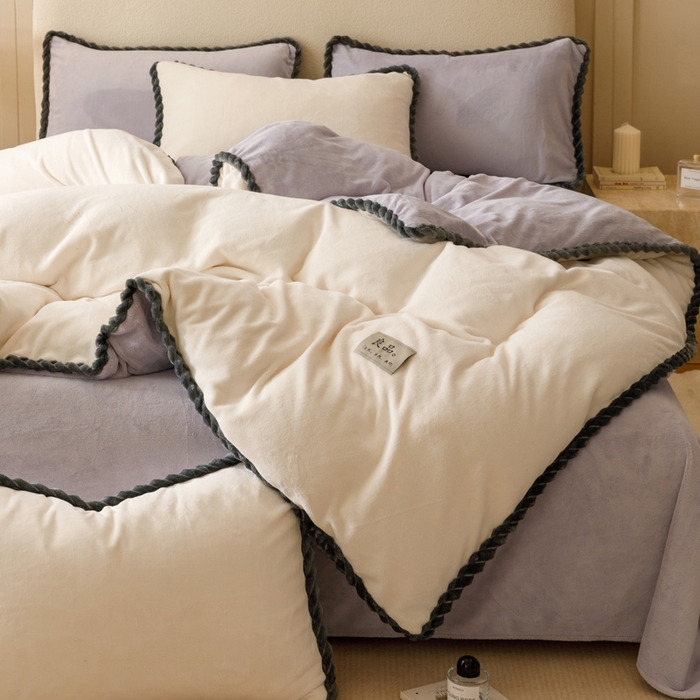 91家纺网 家纺一手货源 找家纺 早晨家纺 2025新款双拼牛奶绒-单被套 双拼奶白+浅紫