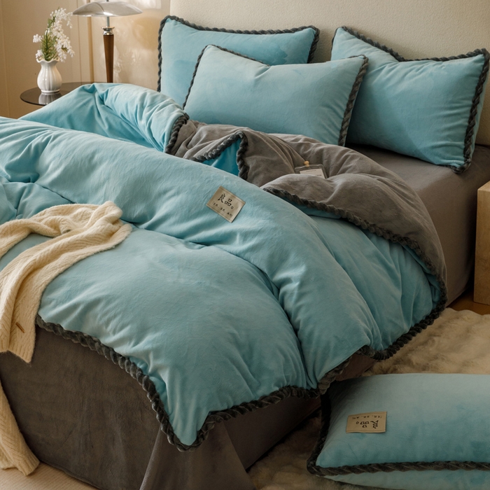 91家纺网 家纺一手货源 找家纺 早晨家纺 2025新款双拼牛奶绒-单被套 双拼孔蓝+浅灰