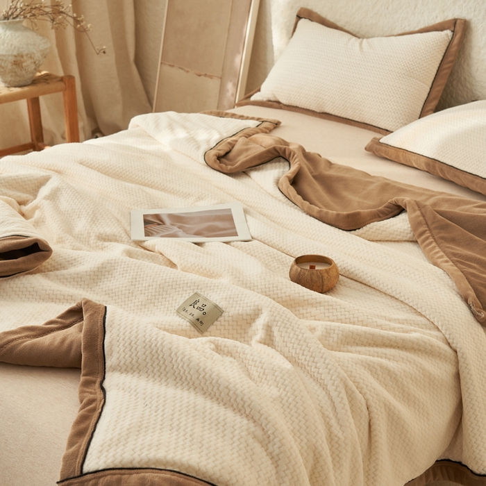 91家纺网 家纺一手货源 找家纺 早晨家纺 2025新款青沐款-提花双层毛毯【拉链款】 青沐-奶昔白