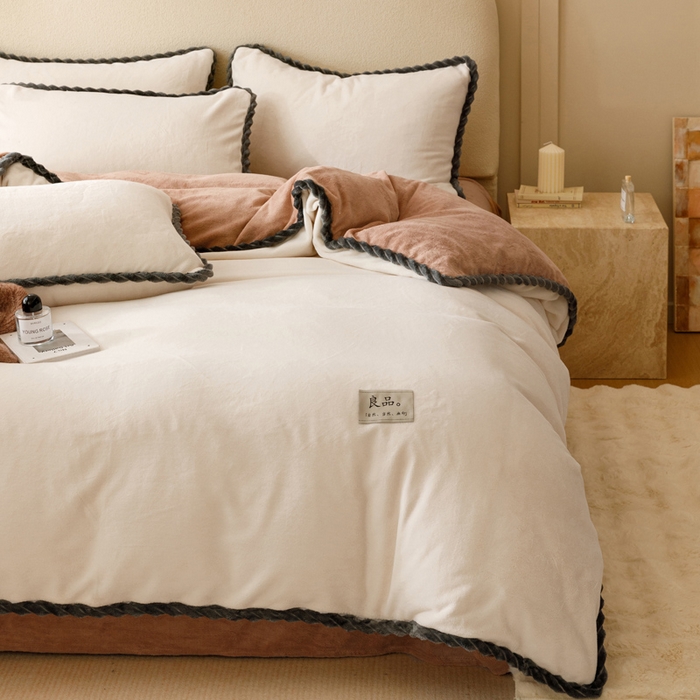 91家纺网 家纺一手货源 找家纺 早晨家纺 2025新款纯色双拼牛奶绒-可拆卸冬被 双拼奶白+奶茶咖