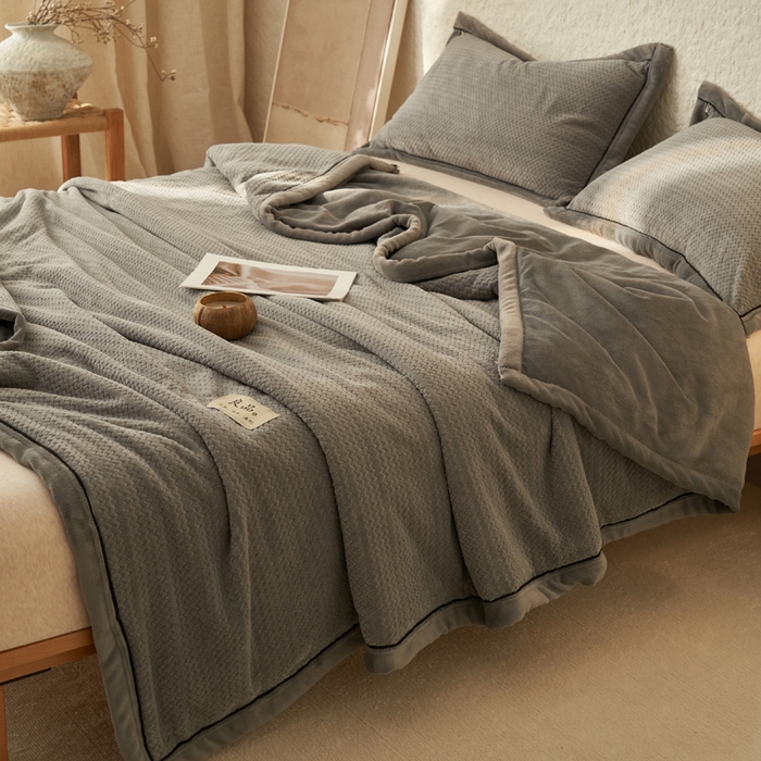 91家纺网 家纺一手货源 找家纺 早晨家纺 2025新款青沐款-提花双层毛毯【拉链款】 青沐-浅灰