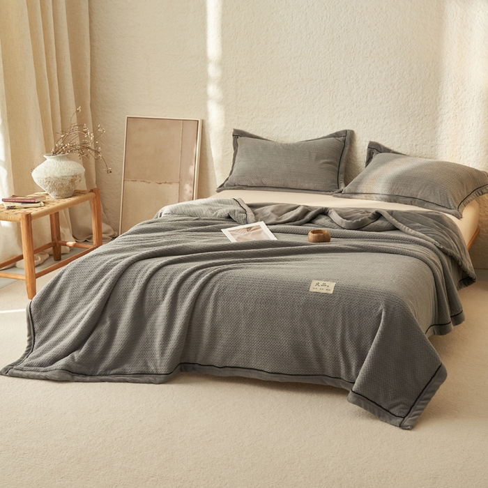 91家纺网 家纺一手货源 找家纺 早晨家纺 2025新款青沐款-提花双层毛毯【拉链款】 青沐-浅灰