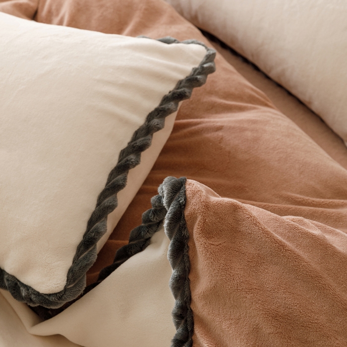 91家纺网 家纺一手货源 找家纺 早晨家纺 2025新款纯色双拼牛奶绒-可拆卸冬被 双拼奶白+奶茶咖