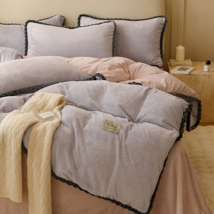 91家纺网 家纺一手货源 找家纺 早晨家纺 2025新款纯色双拼牛奶绒-可拆卸冬被 双拼浅紫+玉色