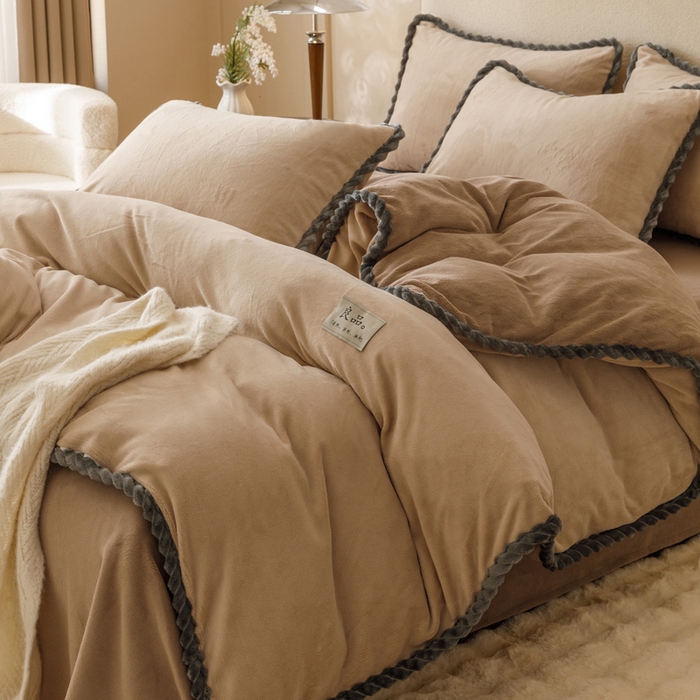 91家纺网 家纺一手货源 找家纺 早晨家纺 2025新款纯色双拼牛奶绒-可拆卸冬被 双拼米驼+奶茶咖