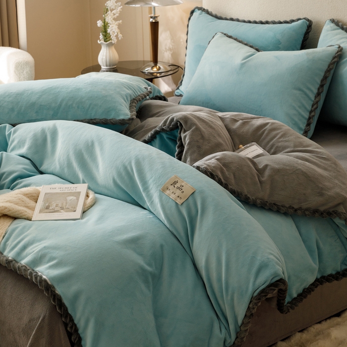 91家纺网 家纺一手货源 找家纺 早晨家纺 2025新款纯色双拼牛奶绒-可拆卸冬被 双拼孔蓝+浅灰