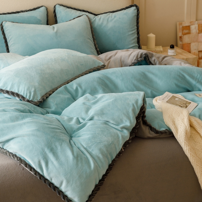 91家纺网 家纺一手货源 找家纺 早晨家纺 2025新款纯色双拼牛奶绒-可拆卸冬被 双拼孔蓝+浅灰