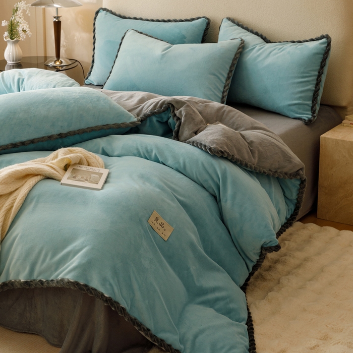 91家纺网 家纺一手货源 找家纺 早晨家纺 2025新款纯色双拼牛奶绒-可拆卸冬被 双拼孔蓝+浅灰