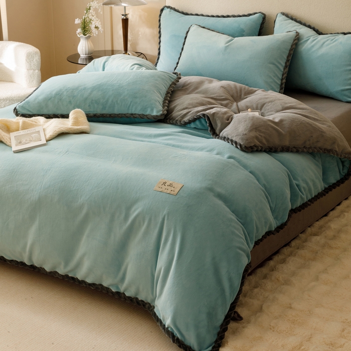 91家纺网 家纺一手货源 找家纺 早晨家纺 2025新款纯色双拼牛奶绒-可拆卸冬被 双拼孔蓝+浅灰