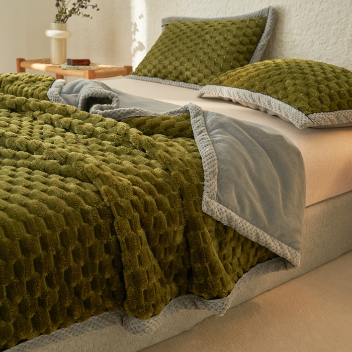 91家纺网 家纺一手货源 找家纺 早晨家纺 2025新款金贵款-提花双层毛毯【拉链款】 金贵-橄榄绿