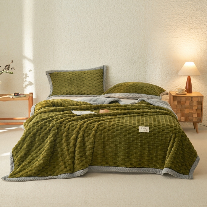 91家纺网 家纺一手货源 找家纺 早晨家纺 2025新款金贵款-提花双层毛毯【拉链款】 金贵-橄榄绿
