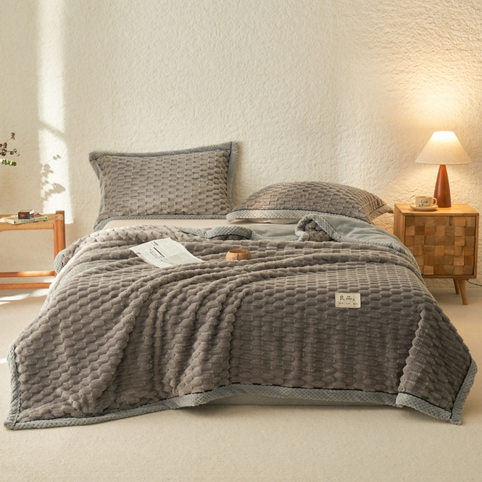 91家纺网 家纺一手货源 找家纺 早晨家纺 2025新款金贵款-提花双层毛毯【拉链款】 金贵-浅灰