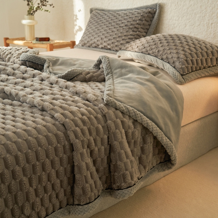 91家纺网 家纺一手货源 找家纺 早晨家纺 2025新款金贵款-提花双层毛毯【拉链款】 金贵-浅灰