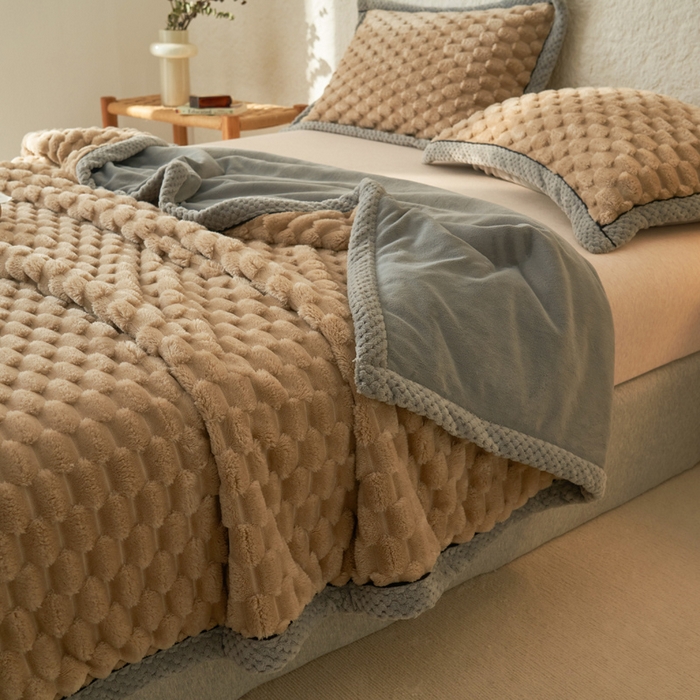 91家纺网 家纺一手货源 找家纺 早晨家纺 2025新款金贵款-提花双层毛毯【拉链款】 金贵-米驼