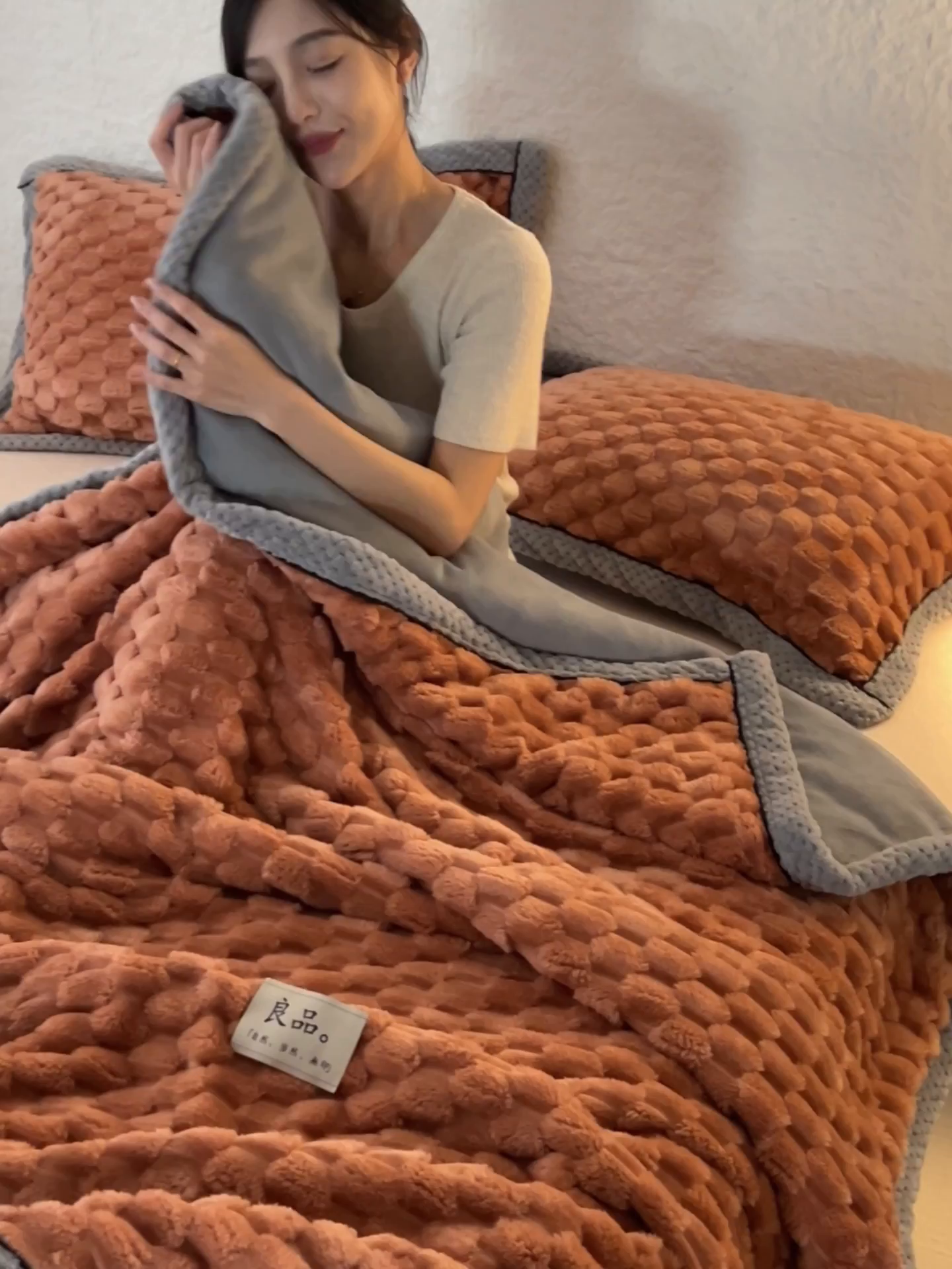 91家纺网 家纺一手货源 找家纺 早晨家纺 2025新款金贵款-提花双层毛毯【拉链款】 金贵-焦糖