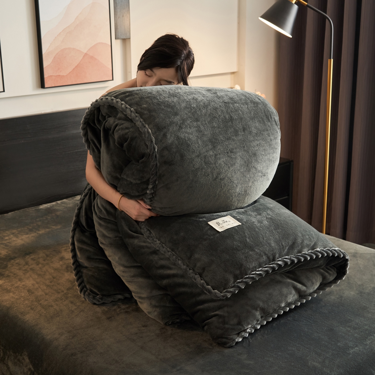 91家纺网 家纺一手货源 找家纺 （总）早晨家纺 2025新款黑金牛奶绒纯色可拆洗冬被风格1