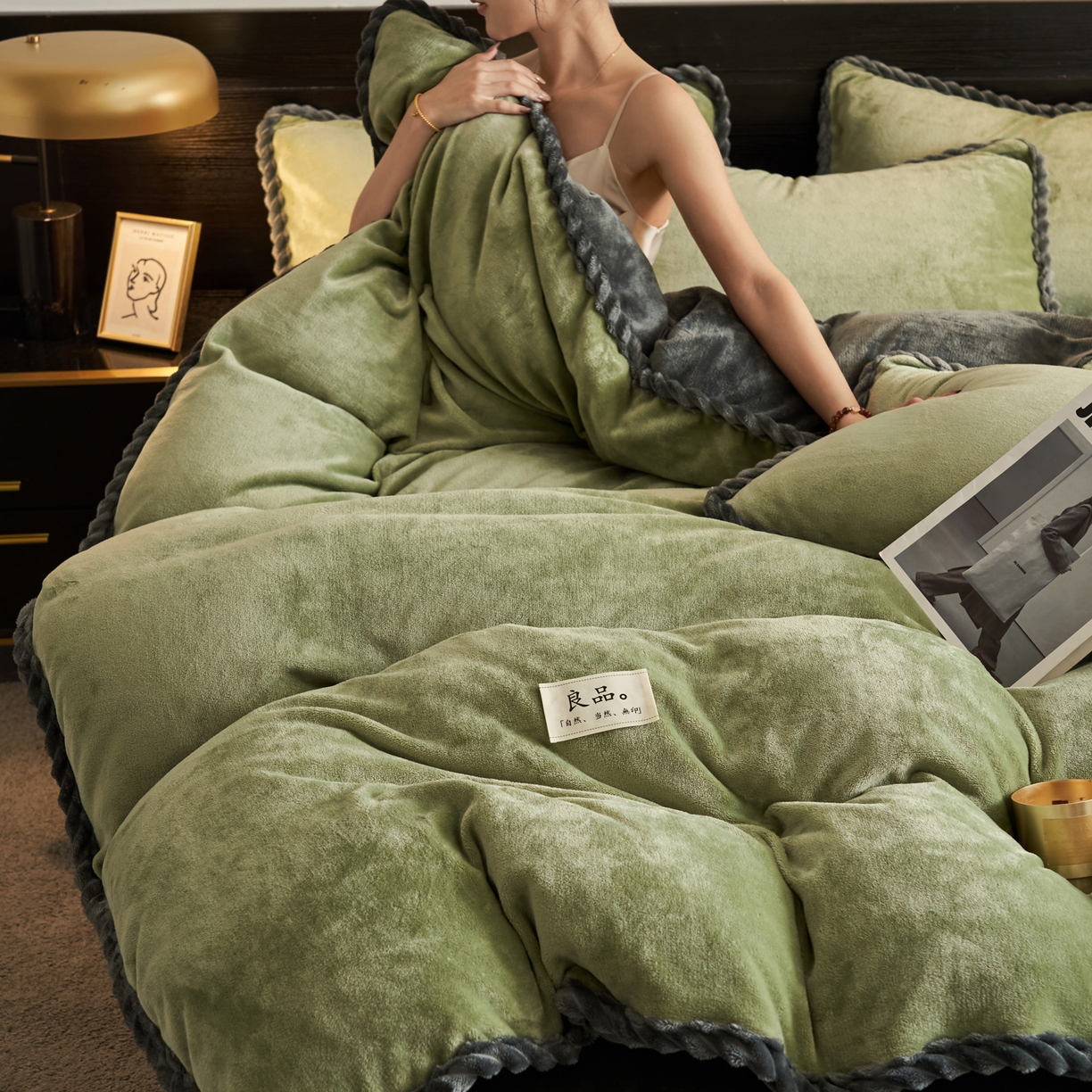 91家纺网 家纺一手货源 找家纺 早晨家纺 2025新款黑金牛奶绒纯色可拆洗冬被风格1 黑金-草绿