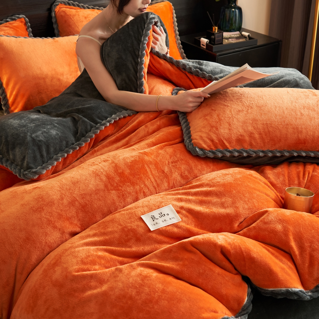 91家纺网 家纺一手货源 找家纺 早晨家纺 2025新款黑金牛奶绒纯色可拆洗冬被风格1 黑金-桔色