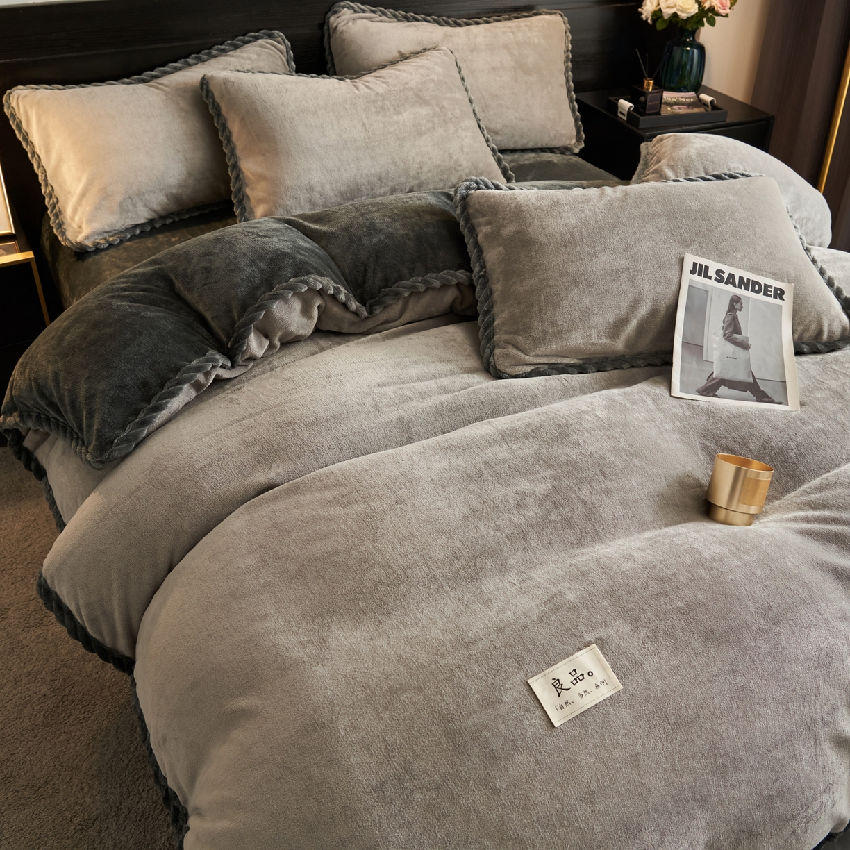 91家纺网 家纺一手货源 找家纺 早晨家纺 2025新款黑金牛奶绒纯色可拆洗冬被风格1 黑金-浅灰