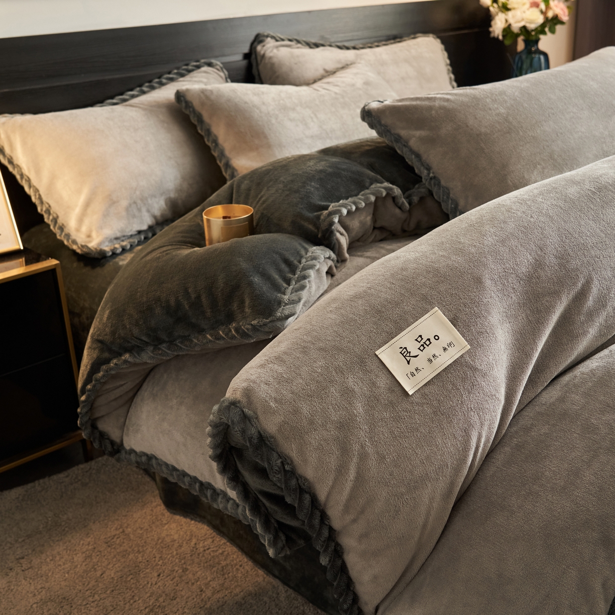 91家纺网 家纺一手货源 找家纺 早晨家纺 2025新款黑金牛奶绒纯色可拆洗冬被风格1 黑金-浅灰