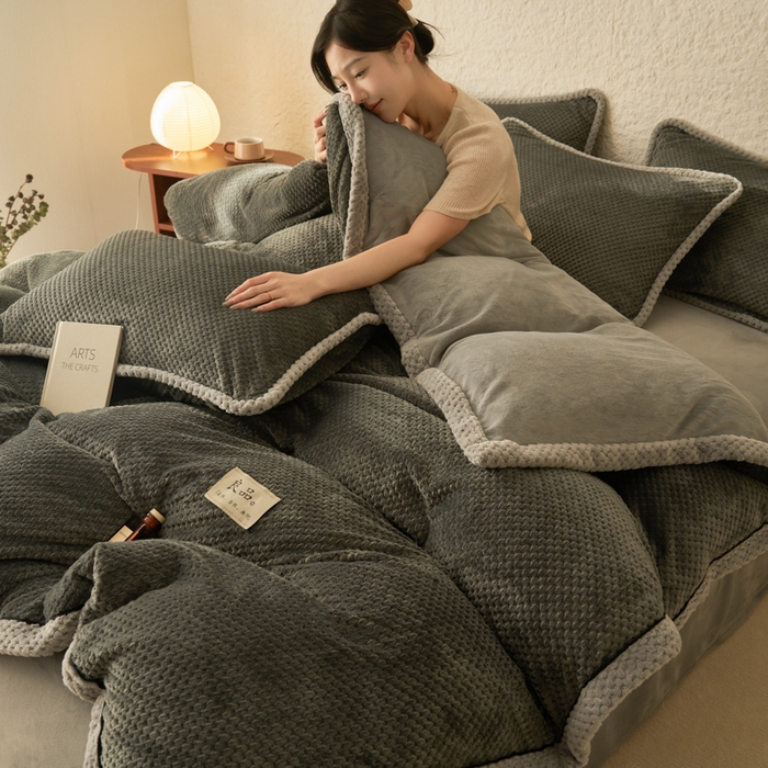 91家纺网 家纺一手货源 找家纺 早晨家纺 2025新款尚流款牛奶绒提花-单被套 尚流-深灰