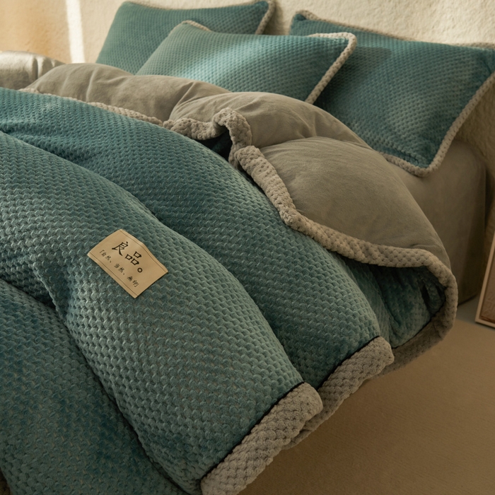 91家纺网 家纺一手货源 找家纺 早晨家纺 2025新款尚流款牛奶绒提花-单被套 尚流-孔雀蓝