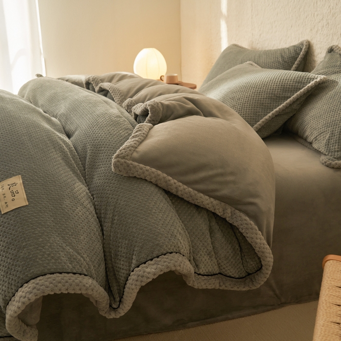 91家纺网 家纺一手货源 找家纺 早晨家纺 2025新款尚流款牛奶绒提花-单被套 尚流-浅灰