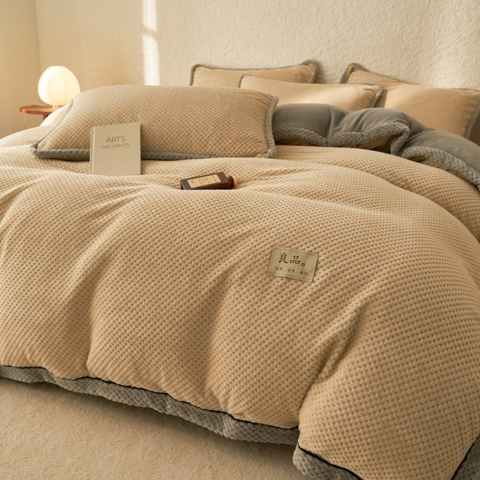 91家纺网 家纺一手货源 找家纺 早晨家纺 2025新款尚流款牛奶绒提花-单被套 尚流-米驼