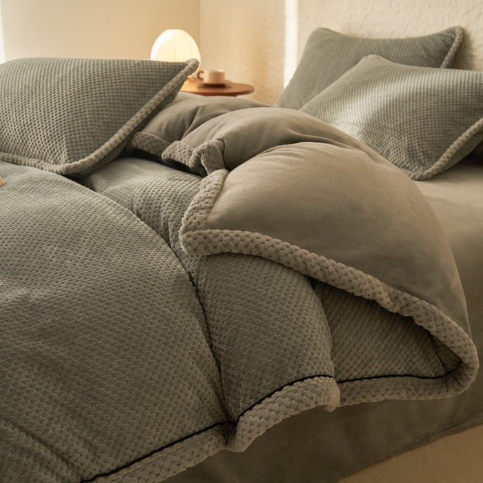 91家纺网 家纺一手货源 找家纺 早晨家纺 2025新款尚流款牛奶绒提花-单被套 尚流-浅灰