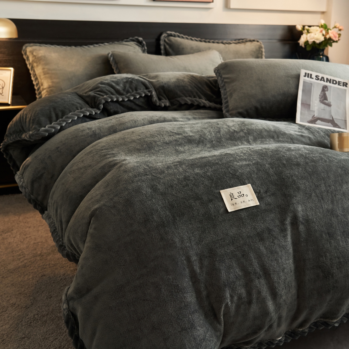 91家纺网 家纺一手货源 找家纺 早晨家纺 2025新款黑金牛奶绒纯色可拆洗冬被风格1 黑金-深灰