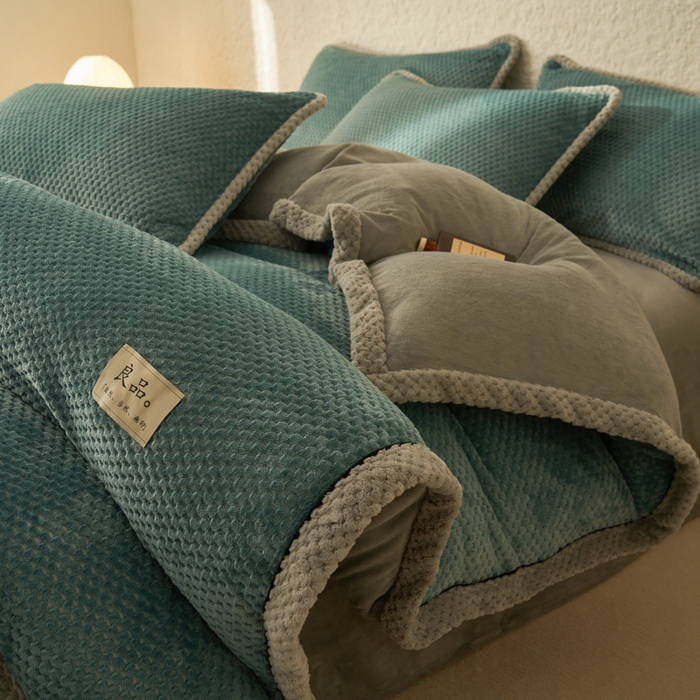 91家纺网 家纺一手货源 找家纺 早晨家纺 2025新款尚流款牛奶绒提花-单被套 尚流-孔雀蓝