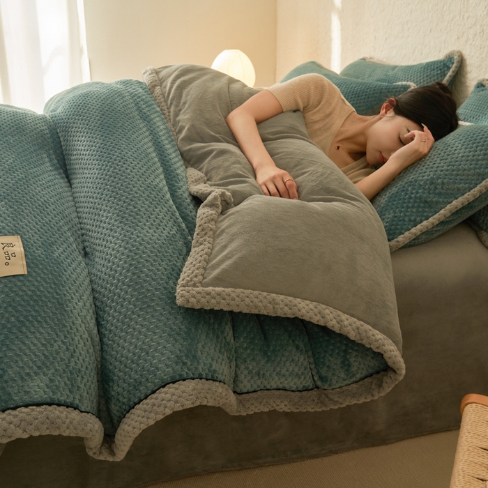 91家纺网 家纺一手货源 找家纺 早晨家纺 2025新款尚流款牛奶绒提花-单被套 尚流-孔雀蓝