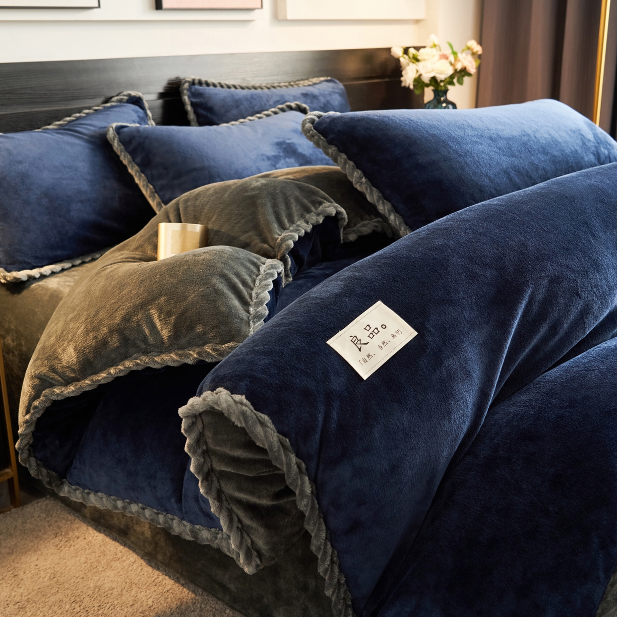 91家纺网 家纺一手货源 找家纺 早晨家纺 2025新款黑金牛奶绒纯色可拆洗冬被风格1 黑金-深蓝