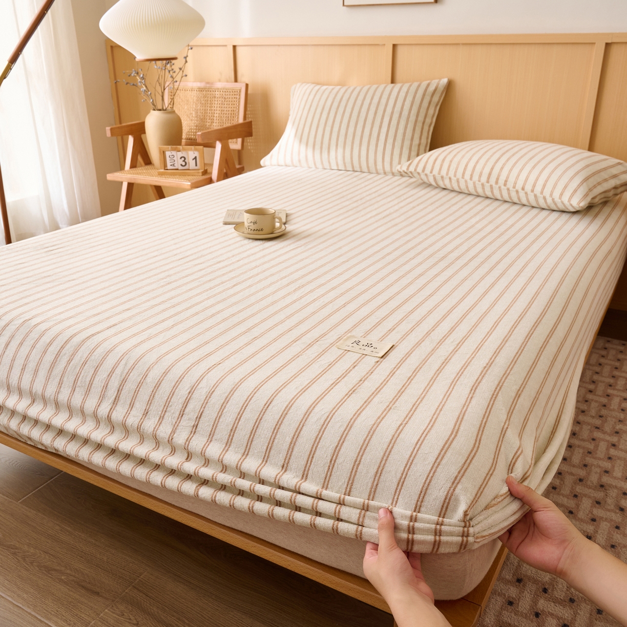 91家纺网 家纺一手货源 找家纺 早晨家纺 2025新款野牧款高克重牛奶绒印花单床笠 野牧-竖条驼