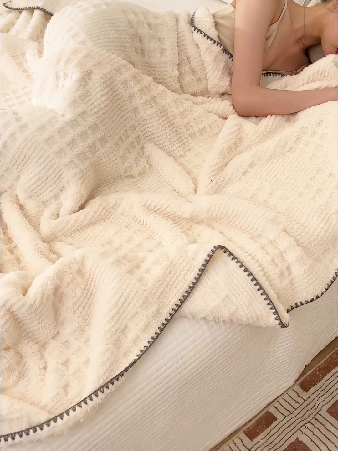 91家纺网 家纺一手货源 找家纺 早晨家纺 2025新款华夫格款-提花单层毛毯 华夫格-奶白