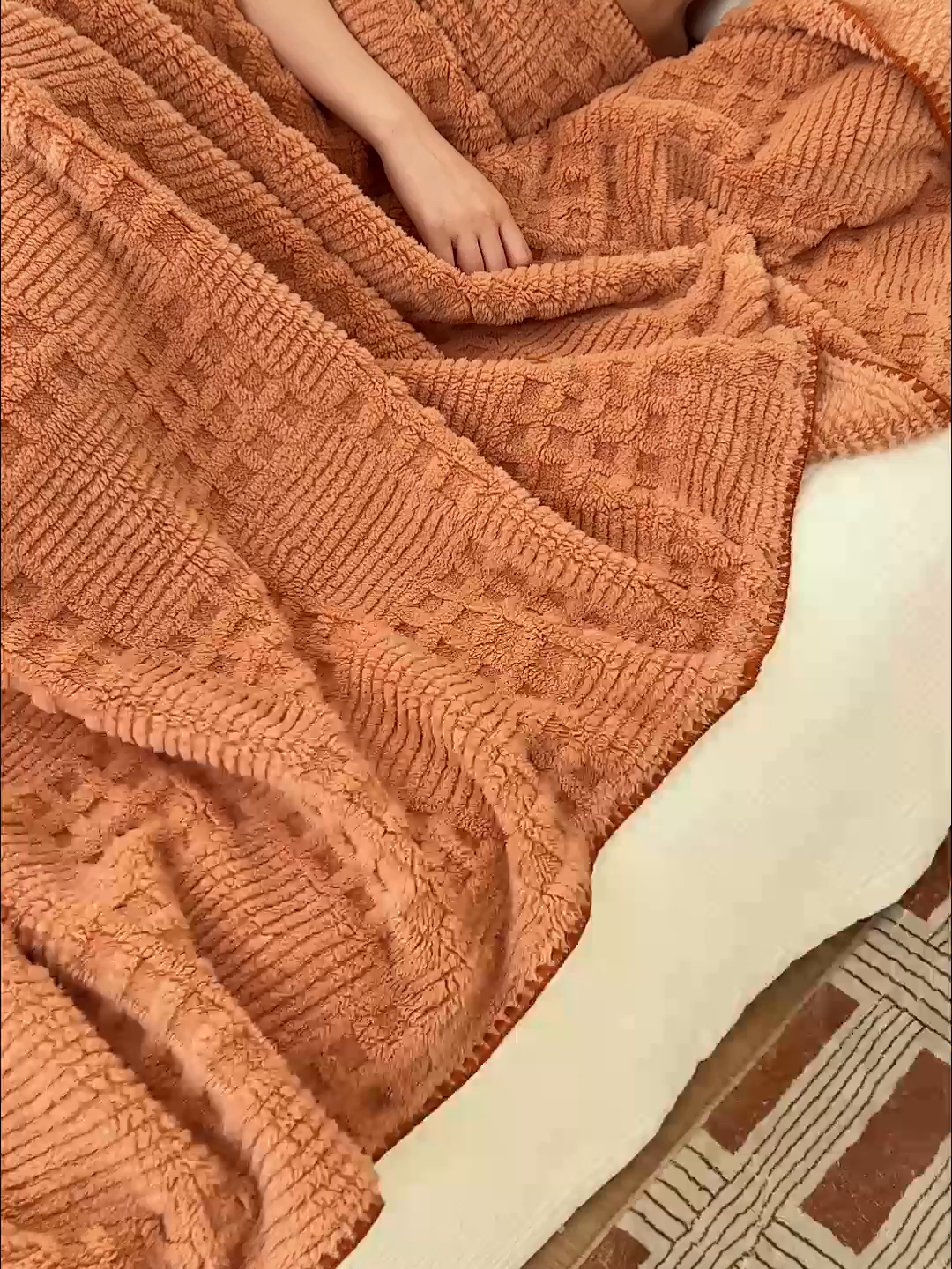 91家纺网 家纺一手货源 找家纺 早晨家纺 2025新款华夫格款-提花单层毛毯 华夫格-焦糖