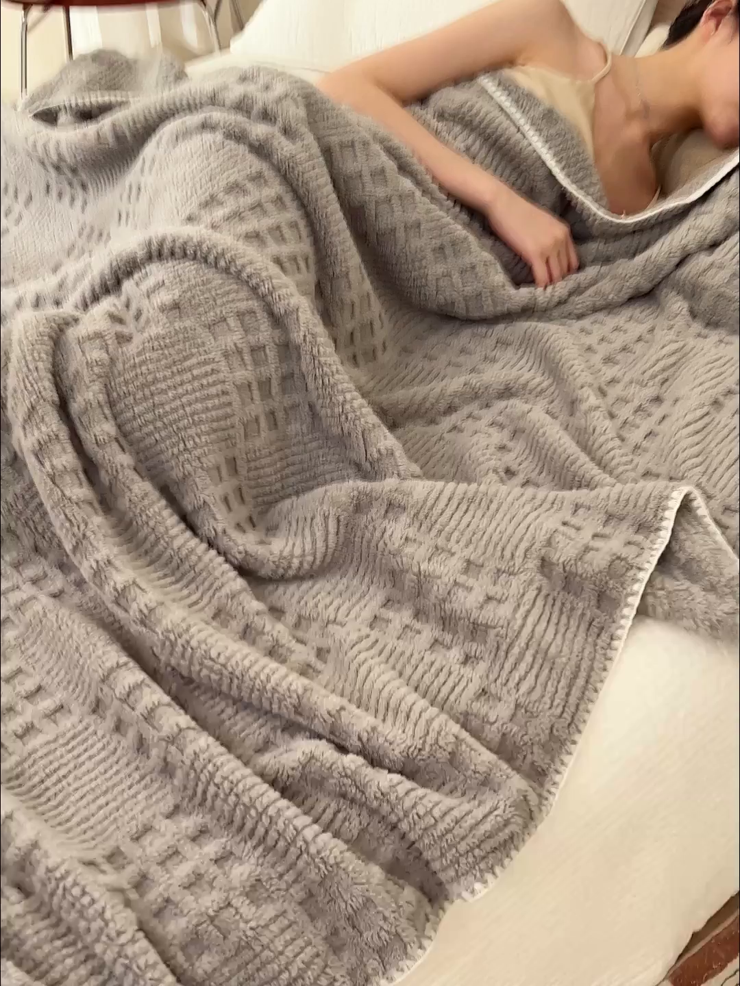 91家纺网 家纺一手货源 找家纺 早晨家纺 2025新款华夫格款-提花单层毛毯 华夫格-银灰