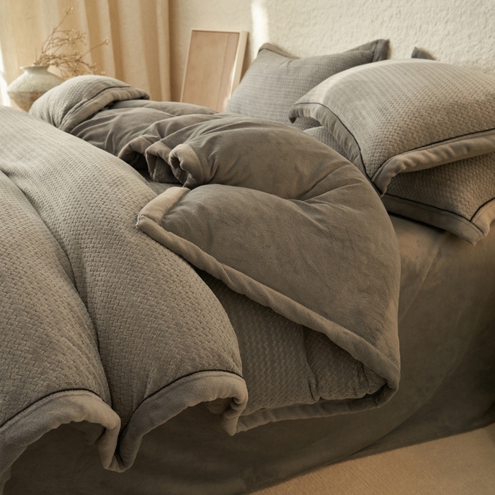 91家纺网 家纺一手货源 找家纺 早晨家纺 2025新款青沐款牛奶绒提花-单被套 青沐-浅灰