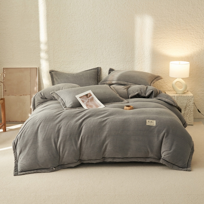 91家纺网 家纺一手货源 找家纺 早晨家纺 2025新款青沐款牛奶绒提花-单被套 青沐-浅灰