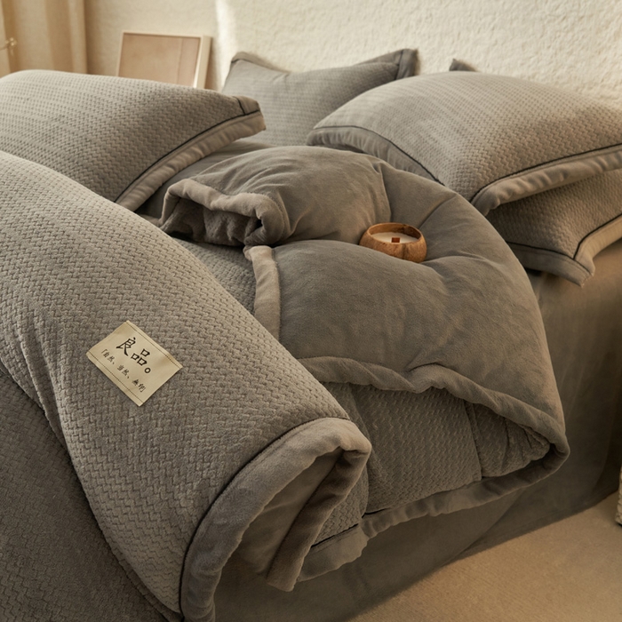 91家纺网 家纺一手货源 找家纺 早晨家纺 2025新款青沐款牛奶绒提花-单被套 青沐-浅灰