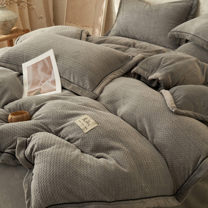 91家纺网 家纺一手货源 找家纺 早晨家纺 2025新款青沐款牛奶绒提花-单被套 青沐-浅灰