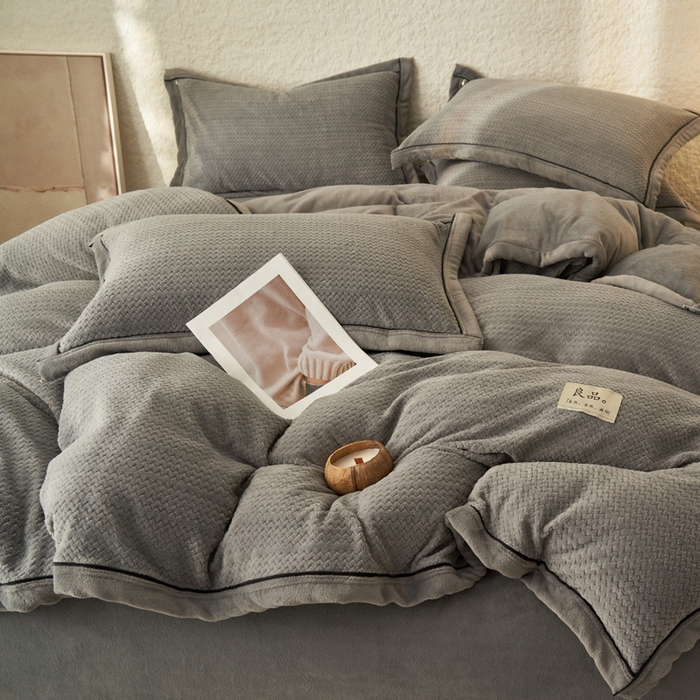 91家纺网 家纺一手货源 找家纺 早晨家纺 2025新款青沐款牛奶绒提花-单被套 青沐-浅灰