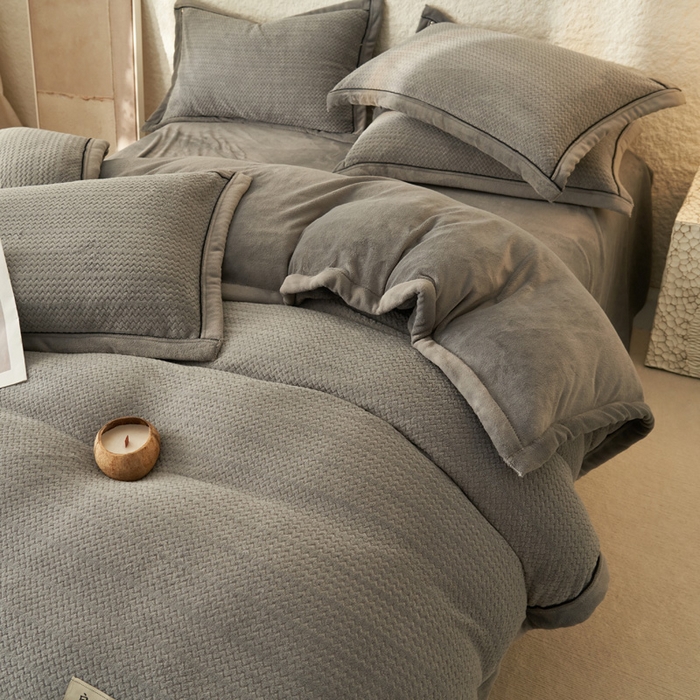 91家纺网 家纺一手货源 找家纺 早晨家纺 2025新款青沐款牛奶绒提花-单被套 青沐-浅灰