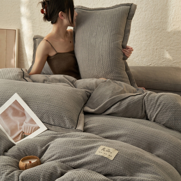 91家纺网 家纺一手货源 找家纺 早晨家纺 2025新款青沐款牛奶绒提花-单被套 青沐-浅灰