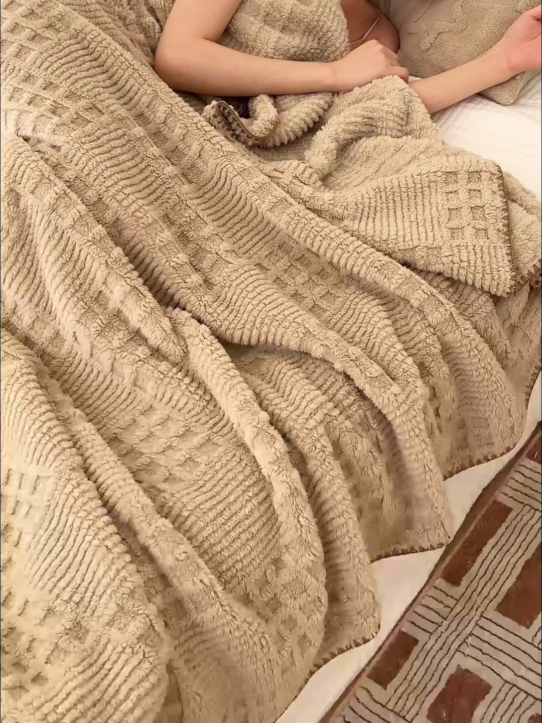 91家纺网 家纺一手货源 找家纺 早晨家纺 2025新款华夫格款-提花单层毛毯 华夫格-米驼