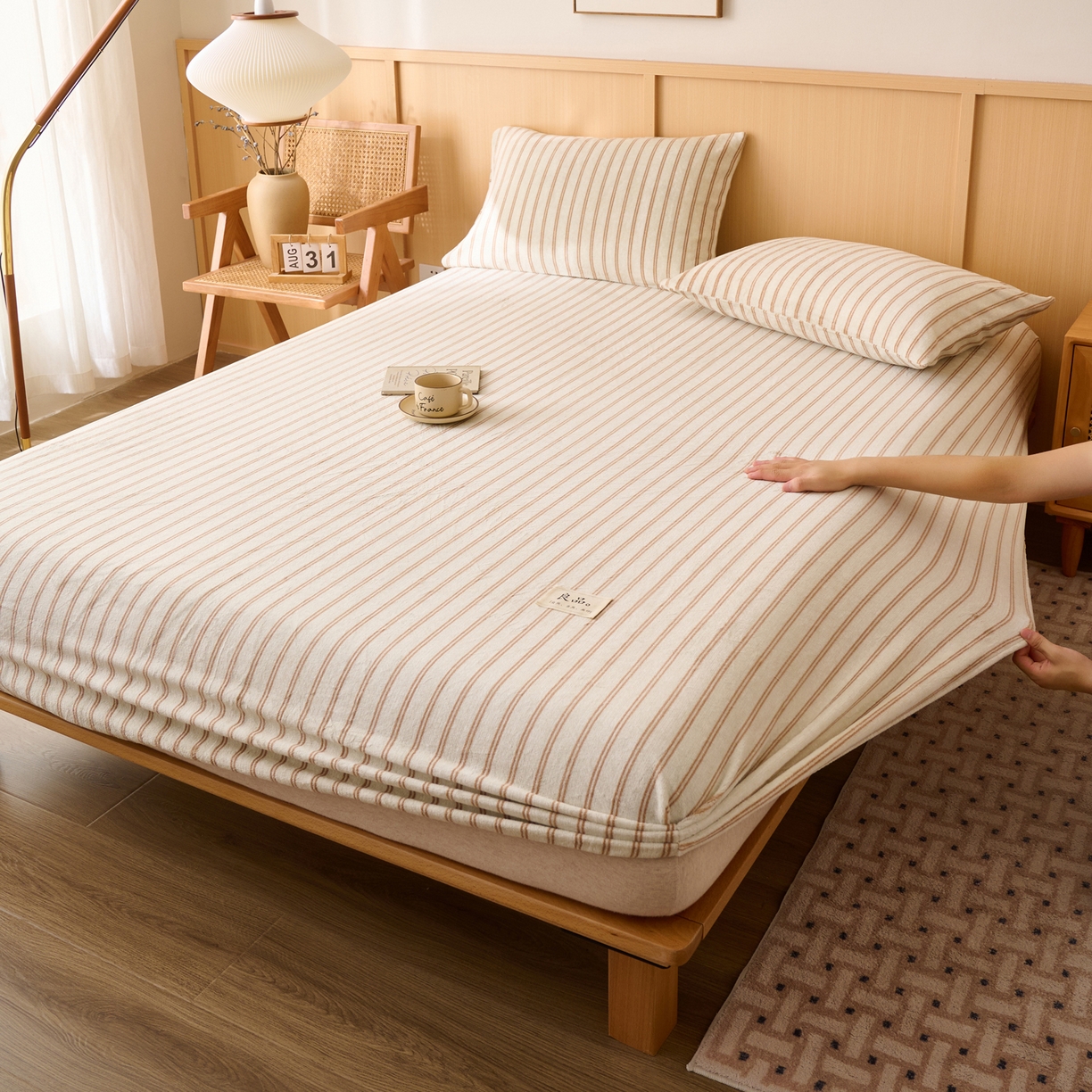 91家纺网 家纺一手货源 找家纺 早晨家纺 2025新款野牧款高克重牛奶绒印花单床笠 野牧-竖条驼