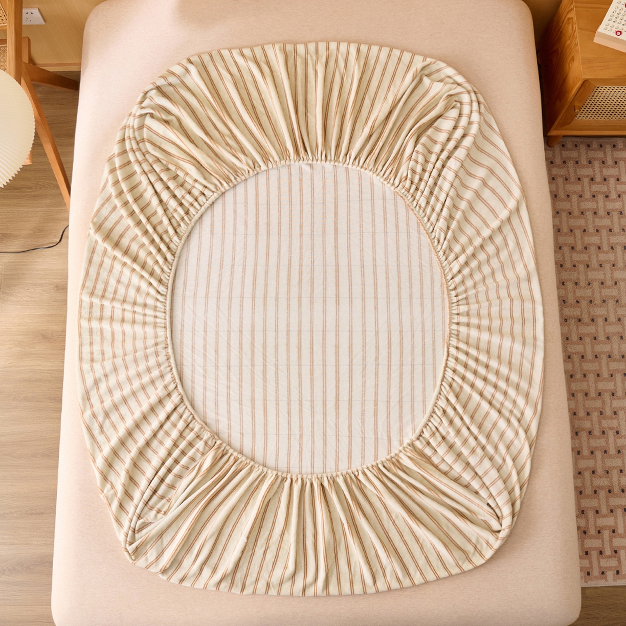 91家纺网 家纺一手货源 找家纺 早晨家纺 2025新款野牧款高克重牛奶绒印花单床笠 野牧-竖条驼